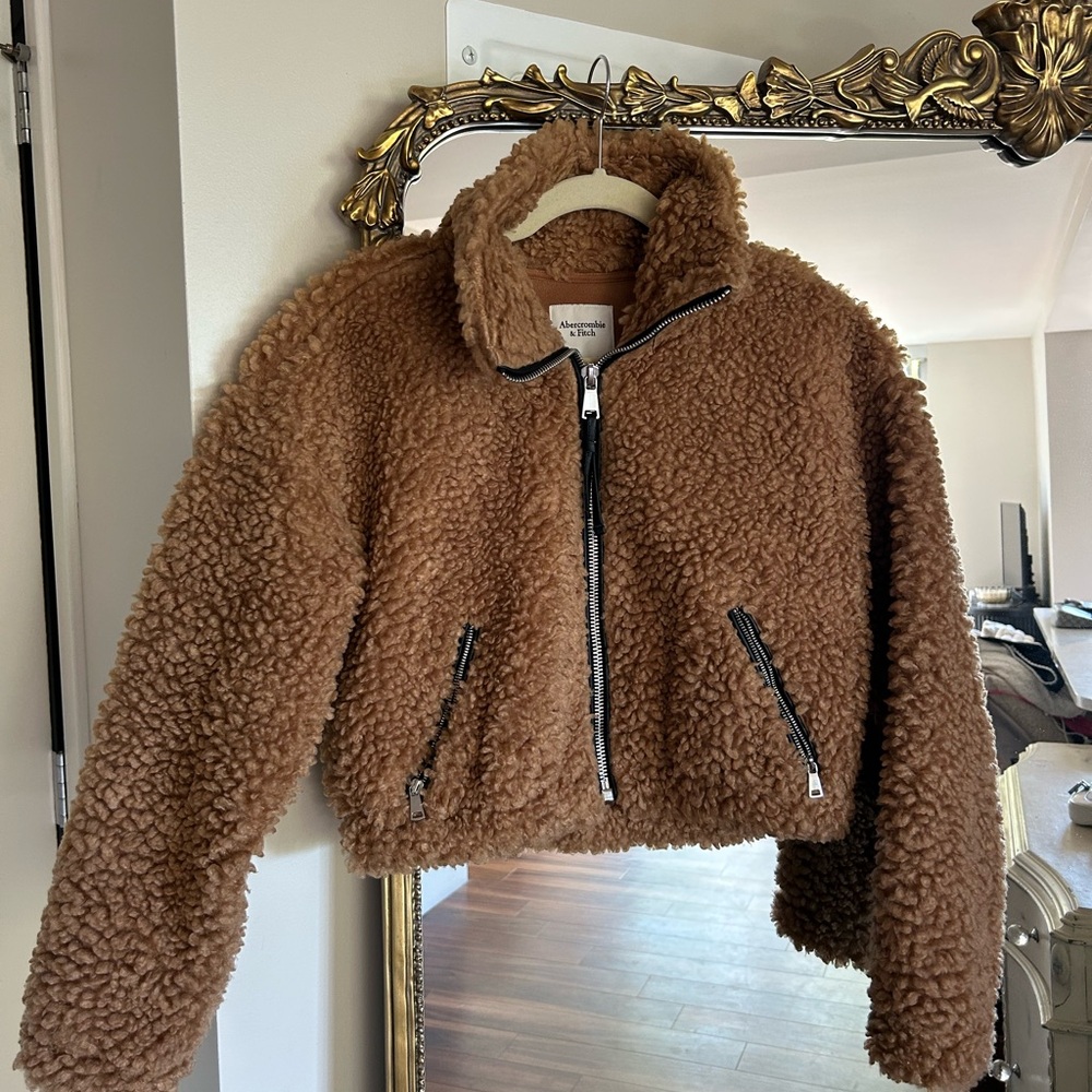 Abercrombie cropped jacket. New condition. Size small.